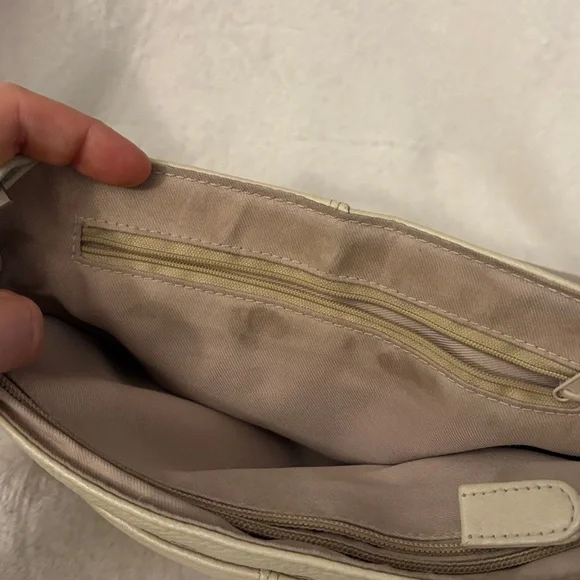 Elegant Cream Shoulder Crossbody Flap Bag - Picture 12 of 13